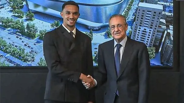 رئيس ريال مدريد لـ «أرنولد»: مرحباً بك في الأكثر نجاحاً في العالم… ستعشق ملعب البرنابيو! رئيس ريال مدريد لـ «أرنولد»: مرحباً بك في الأكثر نجاحاً في العالم… ستعشق ملعب البرنابيو!