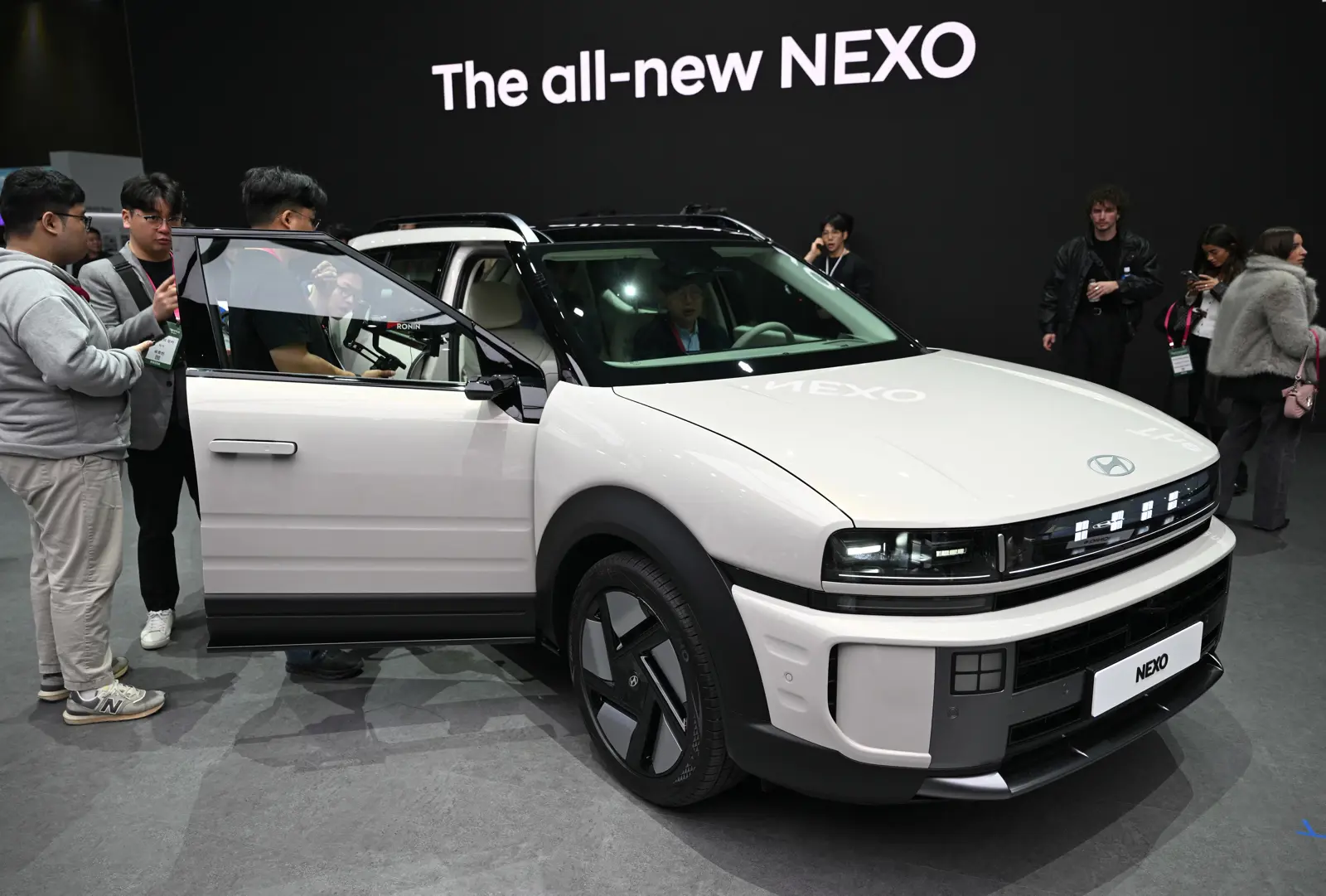 سيارة من الصانع الكوري هيونداي طراز: NEXO تعمل بالهيدروجين