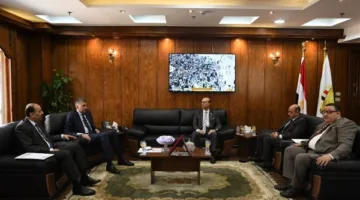 رئيس جامعة أسيوط يجتمع مع مدير الأكاديمية الوطنية لمكافحة الفساد لبحث سبل تعزيز التعاون المشترك