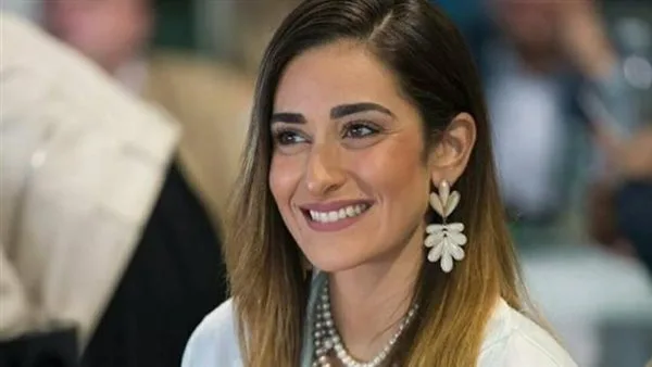 أمينة خليل تستعرض مهاراتها في الرقص مع والدها على لحن “بنت أبويا” في اليونان (فيديو) أمينة خليل تستعرض مهاراتها في الرقص مع والدها على لحن “بنت أبويا” في اليونان (فيديو)