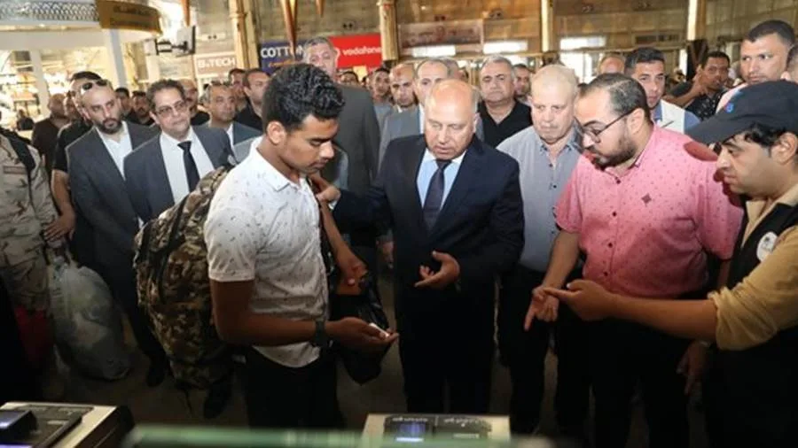 وزير الصناعة والنقل يقوم بجولة استكشافية في محطة قطارات مصر برمسيس وزير الصناعة والنقل يقوم بجولة استكشافية في محطة قطارات مصر برمسيس