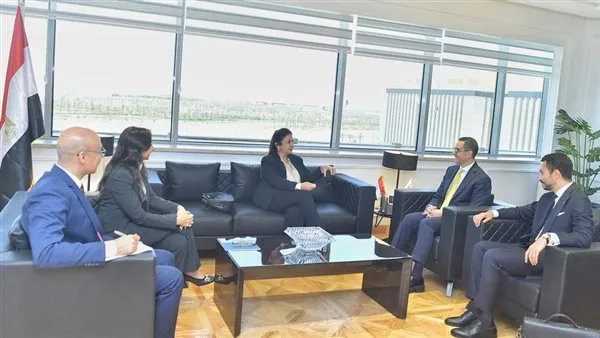 وزير الاستثمار يجتمع مع مسؤولي شركة AXA العالمية المتخصصة في التأمين الصحي وحياة التأمين وزير الاستثمار يجتمع مع مسؤولي شركة AXA العالمية المتخصصة في التأمين الصحي وحياة التأمين