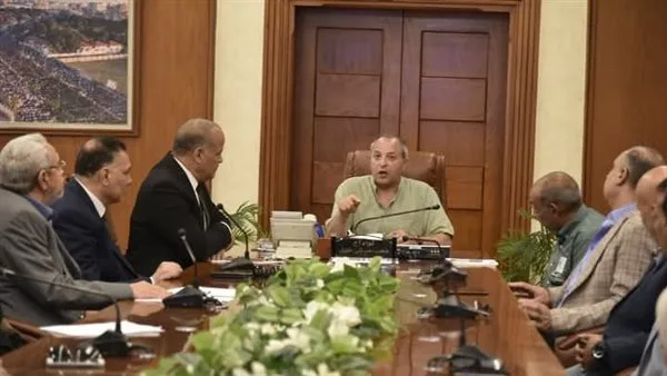 محافظ بورسعيد يجتمع بشكل موسع مع مديري المدارس محافظ بورسعيد يجتمع بشكل موسع مع مديري المدارس