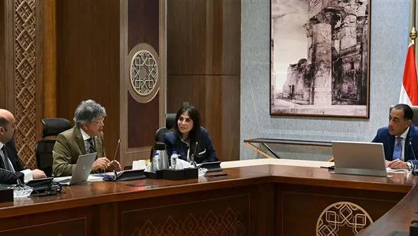 مدبولي يطلع على التوصيات والأفكار المطروحة في برنامج “المواجهة” التلفزيوني مدبولي يطلع على التوصيات والأفكار المطروحة في برنامج “المواجهة” التلفزيوني