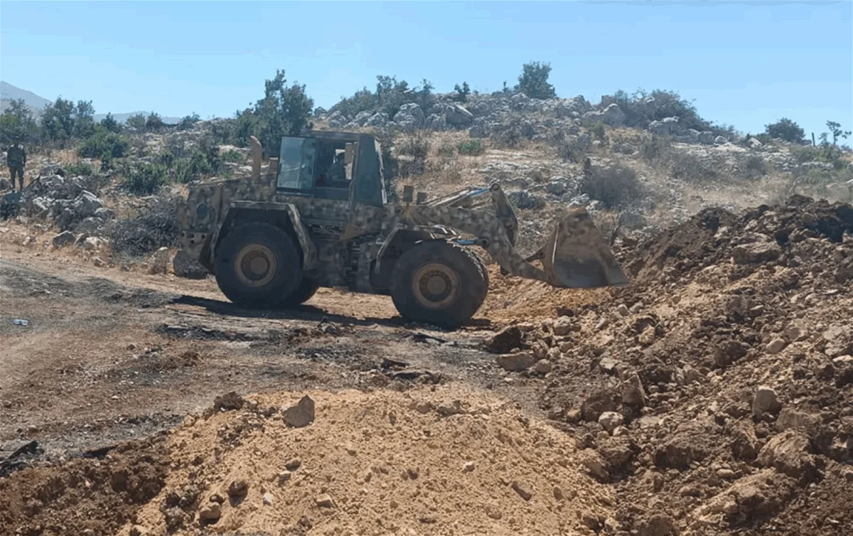 الجيش يفتح الطرق في محيط بلدة شبعا – حاصبيا (صور) الجيش يفتح الطرق في محيط بلدة شبعا – حاصبيا (صور)