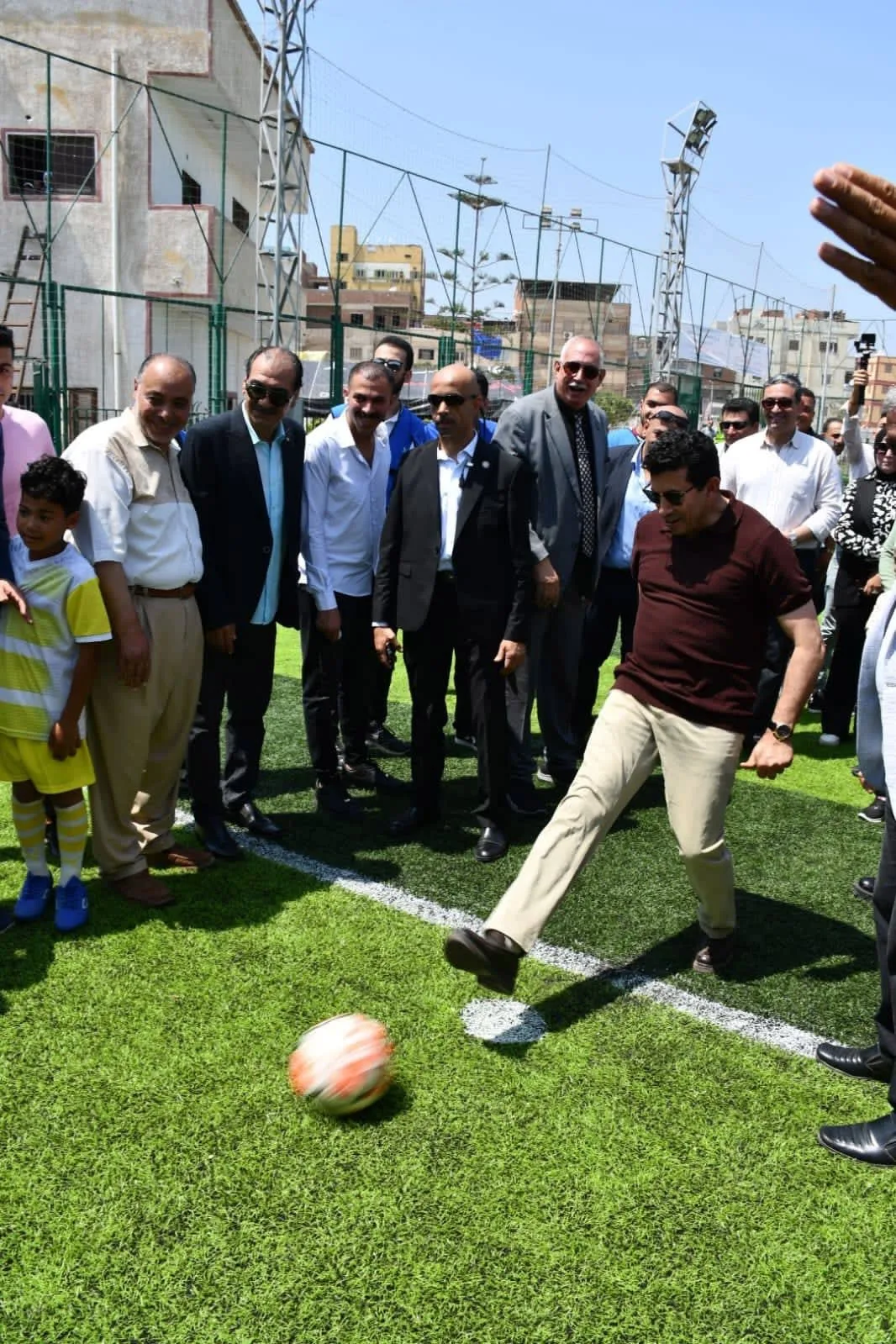 وزير الشباب ومحافظ دمياط ي inaugurate ملعب كرة القدم في نادي كفر سعد وزير الشباب ومحافظ دمياط ي inaugurate ملعب كرة القدم في نادي كفر سعد