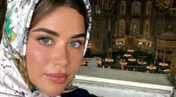 يارا السكري تجذب الأنظار داخل مسجد آيا صوفيا في تركيا.. صور