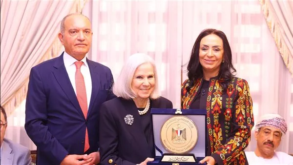 تكريم السفيرة هيفاء أبو غزالة من قبل وزيرة التضامن تقديرًا لجهودها المميزة. تكريم السفيرة هيفاء أبو غزالة من قبل وزيرة التضامن تقديرًا لجهودها المميزة.