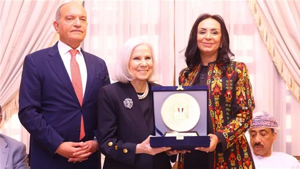 وزيرة التضامن تكرم السفيرة هيفاء أبو غزالة تقديراً لعملها خلال فترة ولايتها في الأمانة العامة للجامعة العربية. وزيرة التضامن تكرم السفيرة هيفاء أبو غزالة تقديراً لعملها خلال فترة ولايتها في الأمانة العامة للجامعة العربية.