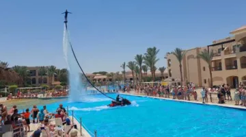 عروض الفلاي بورد تشد انتباه السياح والمصريين في فنادق الغردقة (صور)