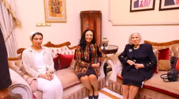 وزيرة التضامن تمنح السفيرة هيفاء أبو غزالة جائزة تكريمية تقديرًا لمساهماتها في العمل الاجتماعي العربي