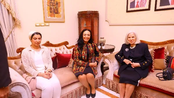 وزيرة التضامن تمنح السفيرة هيفاء أبو غزالة جائزة تكريمية تقديرًا لمساهماتها في العمل الاجتماعي العربي وزيرة التضامن تمنح السفيرة هيفاء أبو غزالة جائزة تكريمية تقديرًا لمساهماتها في العمل الاجتماعي العربي