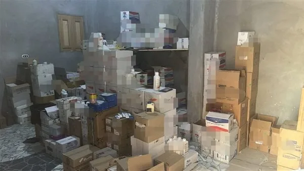 تفاصيل عملية ضبط كائنات غير قانونية تتعلق بإنتاج وتوزيع الأدوية البيطرية غير المعروفة المصدر في المنوفية. تفاصيل عملية ضبط كائنات غير قانونية تتعلق بإنتاج وتوزيع الأدوية البيطرية غير المعروفة المصدر في المنوفية.