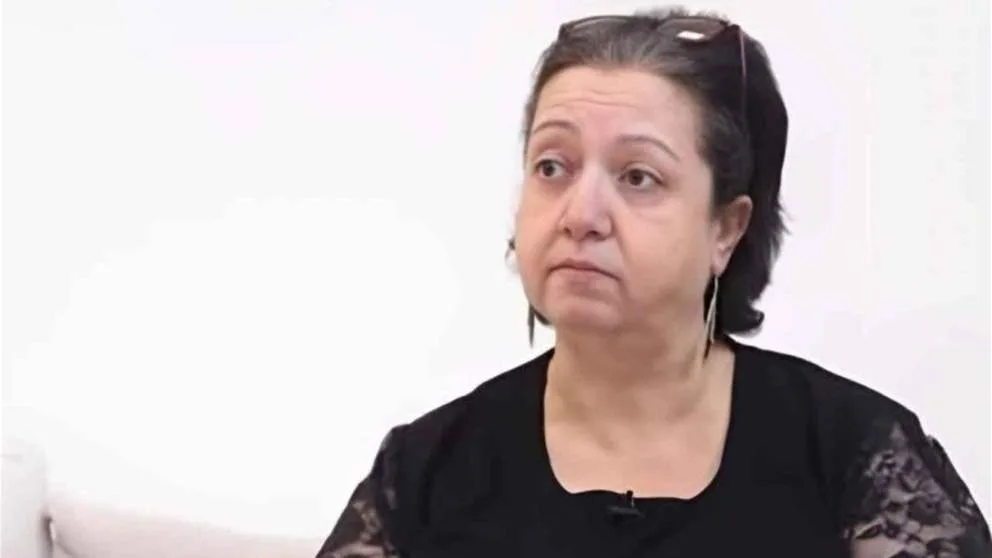 ابنة حنان اللولو ترد بشكل غير متوقع على سؤال أثار جدلاً كبيراً عقب رحيل والدتها ابنة حنان اللولو ترد بشكل غير متوقع على سؤال أثار جدلاً كبيراً عقب رحيل والدتها