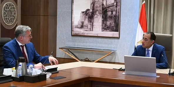 رئيس الوزراء ي reaffirm دعم الدولة لقطاع النفط وتشجيع الاستثمارات الجديدة رئيس الوزراء ي reaffirm دعم الدولة لقطاع النفط وتشجيع الاستثمارات الجديدة