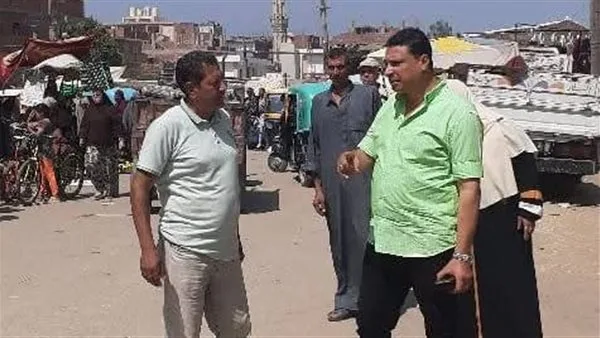 “أبو حطب” يتابع تقدم العمل في قرية جريس ويأمر بإزالة الإشغالات وفضلات القمامة “أبو حطب” يتابع تقدم العمل في قرية جريس ويأمر بإزالة الإشغالات وفضلات القمامة