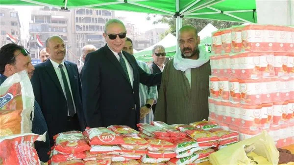 محافظ الغربية يدشن المرحلة الثانية من “سوق اليوم الواحد” في طنطا محافظ الغربية يدشن المرحلة الثانية من “سوق اليوم الواحد” في طنطا