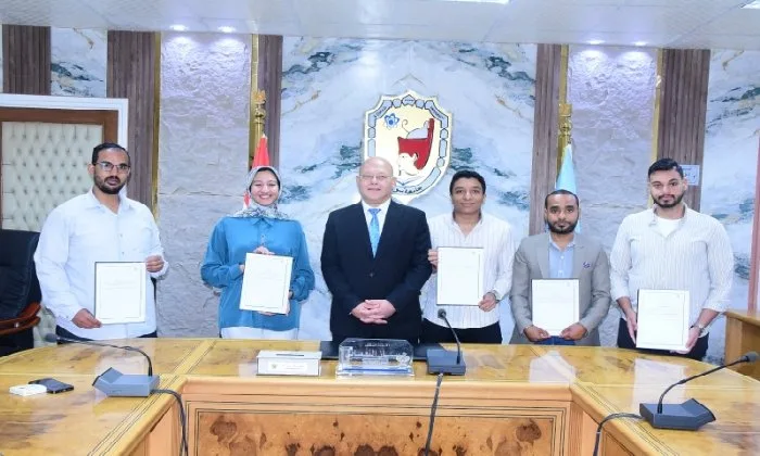 جامعة سوهاج تُقدم عقود رعاية لخمس مشروعات ناشئة وتوفر دعماً مالياً بقيمة 300 ألف جنيه لكل مشروع. جامعة سوهاج تُقدم عقود رعاية لخمس مشروعات ناشئة وتوفر دعماً مالياً بقيمة 300 ألف جنيه لكل مشروع.