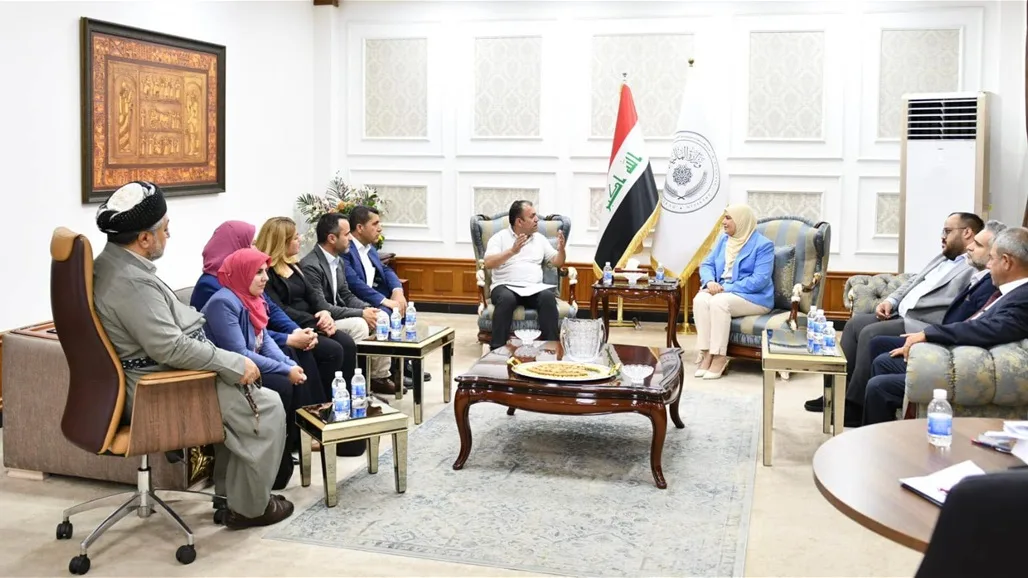 المالية تشدد على أهمية تحويل رواتب كردستان لضمان صرفها. المالية تشدد على أهمية تحويل رواتب كردستان لضمان صرفها.