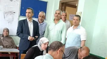 التأني والدقة.. توجيه من وكيل تعليم كفر الشيخ للمصححين في أوراق الشهادة الإعدادية