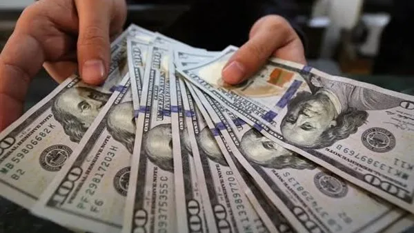 عاجل.. انخفاض الدولار إلى أدنى مستوى له في ثلاث سنوات بعد تهديدات ترامب بفرض الرسوم الجمركية عاجل.. انخفاض الدولار إلى أدنى مستوى له في ثلاث سنوات بعد تهديدات ترامب بفرض الرسوم الجمركية