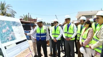 محافظ الفيوم ورئيسة بعثة الاتحاد الأوروبي في مصر يزوران مشروع تجديد محطة معالجة مياه الصرف الصحي في قرية أبو جنشو بمركز أبشواي