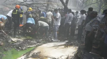 فيديو حديث يظهر لحظة انطلاق الطائرة الهندية وسقوطها فوق مطعم في جامعة حكومية