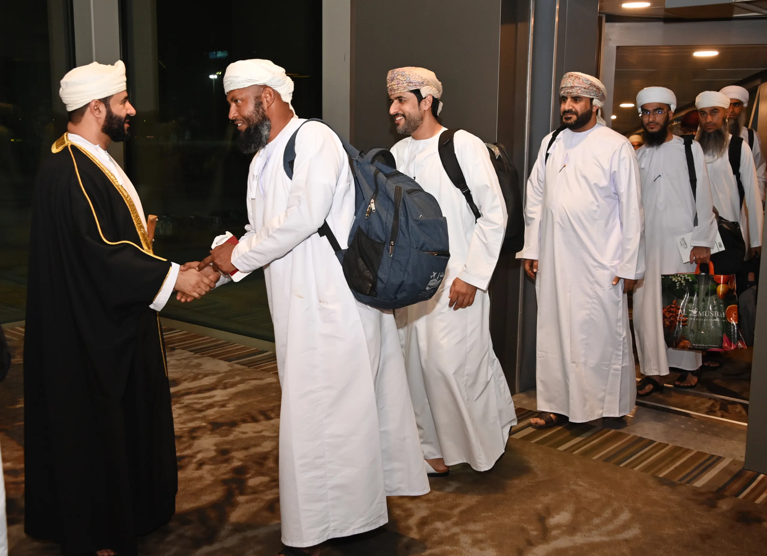 عودة بعثة الحج العمانية إلى الوطن عودة بعثة الحج العمانية إلى الوطن