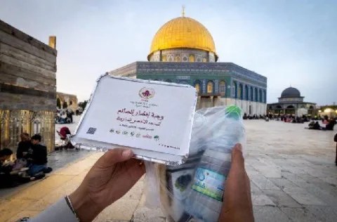 “بيت مال القدس” يوزع 500 سلة غذائية على سكان غزة الفلسطينيين “بيت مال القدس” يوزع 500 سلة غذائية على سكان غزة الفلسطينيين
