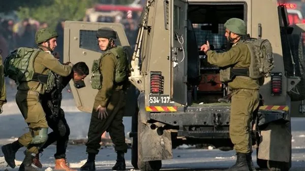 الجيش الإسرائيلي يعلن أنه أوقف مقاوماً فلسطينياً أطلق النار على نقطة مراقبة. الجيش الإسرائيلي يعلن أنه أوقف مقاوماً فلسطينياً أطلق النار على نقطة مراقبة.