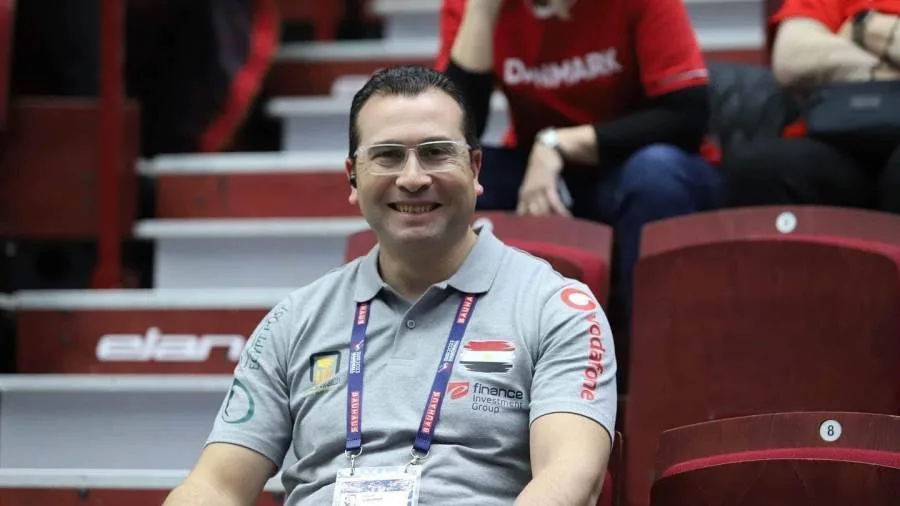محمد إمام يقيّم الأداء الفني مع منتخب الناشئين لكرة اليد في البطولة العالمية ببولندا. محمد إمام يقيّم الأداء الفني مع منتخب الناشئين لكرة اليد في البطولة العالمية ببولندا.