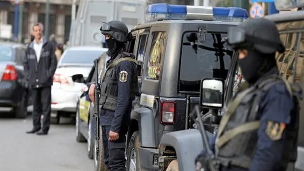 أمن القاهرة يلاحق سائق سيارة صدم ثلاثة أشخاص على الدائري في المعادي أمن القاهرة يلاحق سائق سيارة صدم ثلاثة أشخاص على الدائري في المعادي