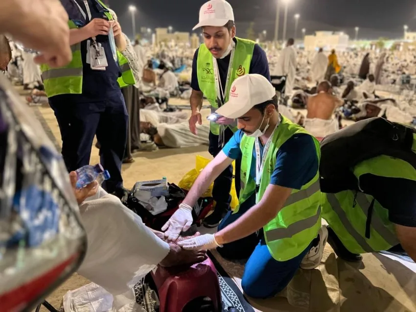 650 متطوعاً قدموا خدمات الطوارئ لـ 15,518 حاجاً في الأماكن المقدسة. 650 متطوعاً قدموا خدمات الطوارئ لـ 15,518 حاجاً في الأماكن المقدسة.