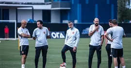 تشكيل الأهلي لمباراة إنتر ميامي.. قرار سريع بسبب ثلاثة لاعبين بارزين تشكيل الأهلي لمباراة إنتر ميامي.. قرار سريع بسبب ثلاثة لاعبين بارزين