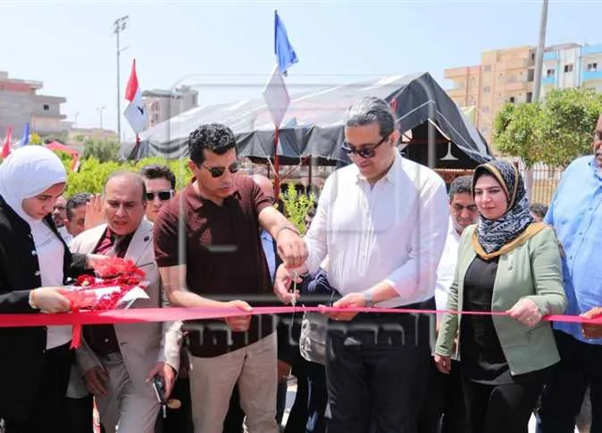 جرّ الحبل وموسيقى التقليدية.. مشاهد من زيارة وزير الرياضة إلى دمياط (صور) جرّ الحبل وموسيقى التقليدية.. مشاهد من زيارة وزير الرياضة إلى دمياط (صور)