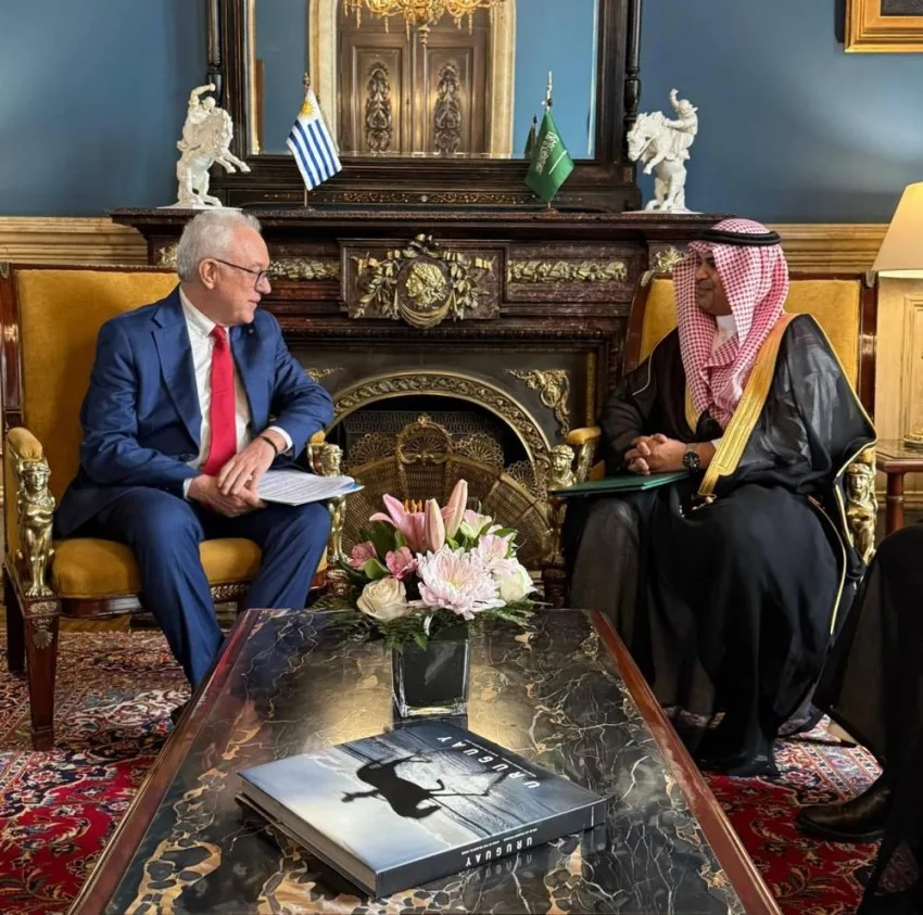 المزيني يسلم أوراق اعتماده كسفير للمملكة في الأوروغواي. المزيني يسلم أوراق اعتماده كسفير للمملكة في الأوروغواي.