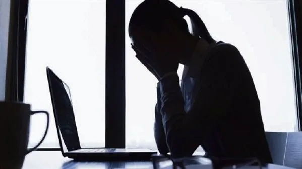 تهديد وابتزاز: إحالة شخص بتهمة نشر معلومات تسيء لسمعة فتاة تهديد وابتزاز: إحالة شخص بتهمة نشر معلومات تسيء لسمعة فتاة