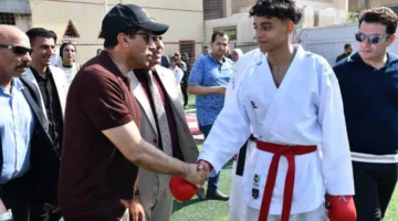 وزير الشباب والرياضة ومحافظ دمياط يستطلعان الفرص الاستثمارية ومشروع البطل الأوليمبي في مركز شباب فارسكور