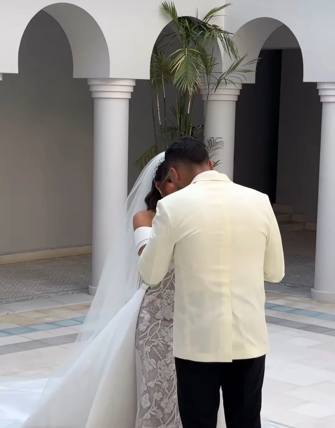 أول لقطات من زفاف منة عدلي القيعي ويوسف حشيش أول لقطات من زفاف منة عدلي القيعي ويوسف حشيش