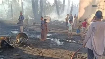 إخماد حريق دمر ثلاثة منازل في قرية أبومناع غرب بدشنا دون تسجيل إصابات إخماد حريق دمر ثلاثة منازل في قرية أبومناع غرب بدشنا دون تسجيل إصابات