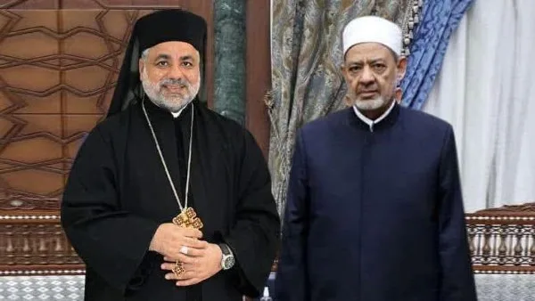 شيخ الأزهر يلتقي الأنبا عمانوئيل مطران إيبارشية طيبة للأقباط الكاثوليك شيخ الأزهر يلتقي الأنبا عمانوئيل مطران إيبارشية طيبة للأقباط الكاثوليك
