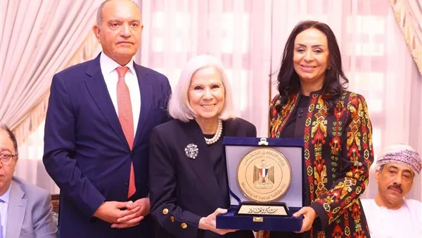 وزيرة التضامن تكرم السفيرة هيفاء أبو غزالة وزيرة التضامن تكرم السفيرة هيفاء أبو غزالة