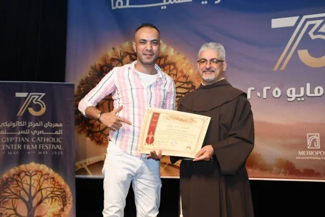 إدارة مهرجان المركز الكاثوليكي للسينما ت homenaje صحفي «الأسبوع» | صور إدارة مهرجان المركز الكاثوليكي للسينما ت homenaje صحفي «الأسبوع» | صور