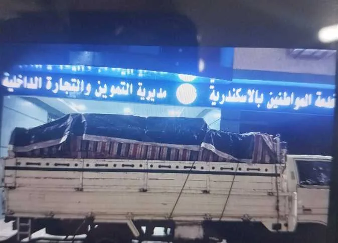 «نسخة مقلدة من علامة تجارية معروفة».. ضبط 4200 زجاجة زيت طعام مجهولة المصدر في الإسكندرية (صور) «نسخة مقلدة من علامة تجارية معروفة».. ضبط 4200 زجاجة زيت طعام مجهولة المصدر في الإسكندرية (صور)