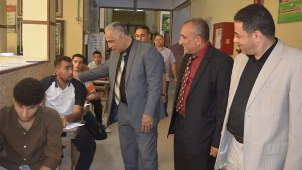 نائب رئيس جامعة الأزهر يقوم بزيارة تفقدية للاطلاع على سير الامتحانات في كليتي التجارة والشريعة والقانون نائب رئيس جامعة الأزهر يقوم بزيارة تفقدية للاطلاع على سير الامتحانات في كليتي التجارة والشريعة والقانون