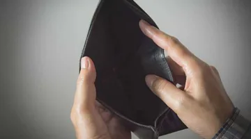 «هل سيتبقى لك مال قبل انتهاء الشهر؟».. 5 عادات يومية تؤثر سلباً على دخلك دون وعي منك.