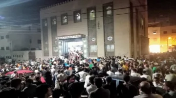 سكان إدكو يُقيمون صلاة الجنازة على الشاب «أحمد المسلماني» ضحية الخيانة في البحيرة.