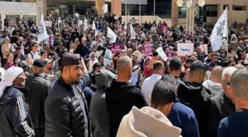 آلاف الفلسطينيين يتظاهرون في النقب احتجاجًا على الخطط الإسرائيلية لهدم المنازل والتهجير