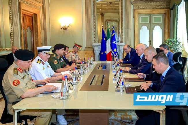 رئيس أركان القوات البرية التابعة لـ«القيادة العامة» الفريق صدام حفتر يلتقي وزير الدفاع الإيطالي غويدو كروسيتو في روما، الخميس 12 يونيو 2025 (شعبة الإعلام الحربي)