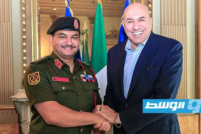 صدام حفتر يلتقي وزير الدفاع الإيطالي لمناقشة تقليص الهجرة غير القانونية صدام حفتر يلتقي وزير الدفاع الإيطالي لمناقشة تقليص الهجرة غير القانونية